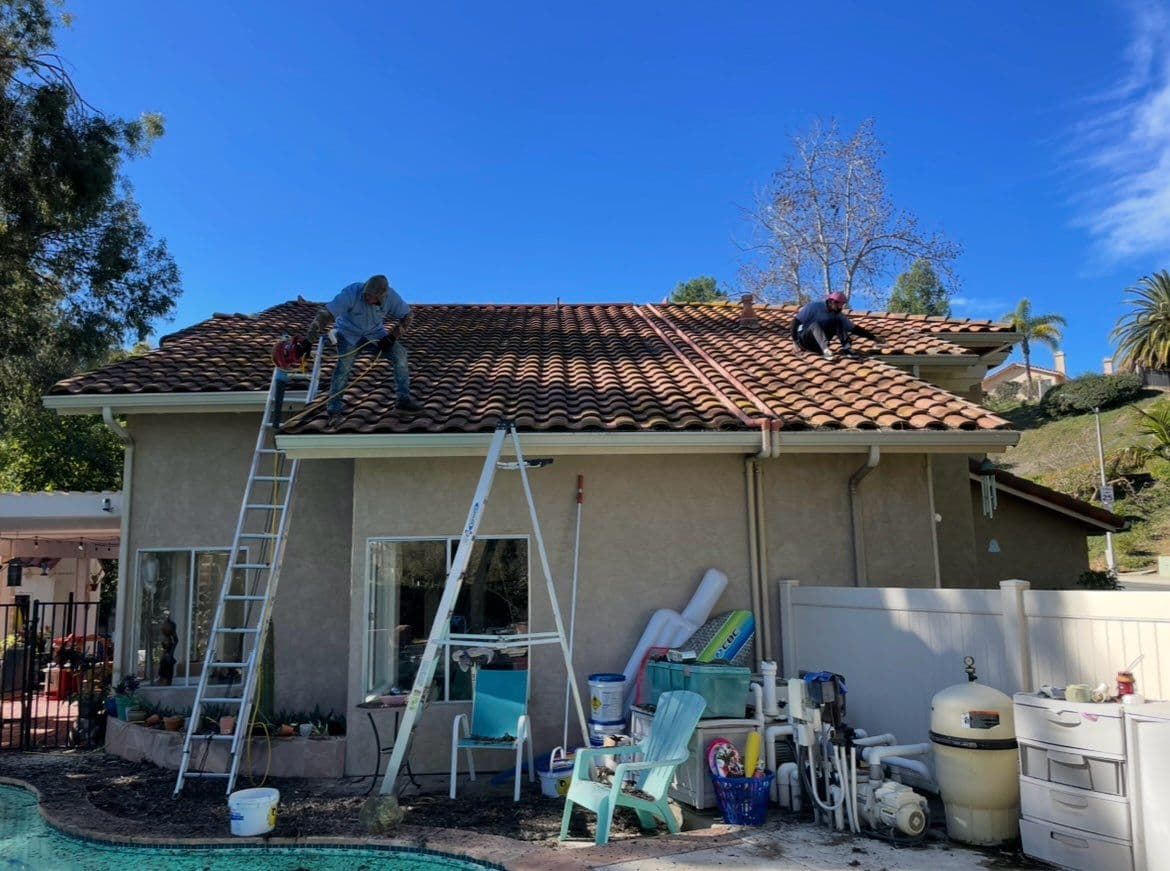 Gallery photos for Gutter Cleaning for Roof Longevity: Image #2
