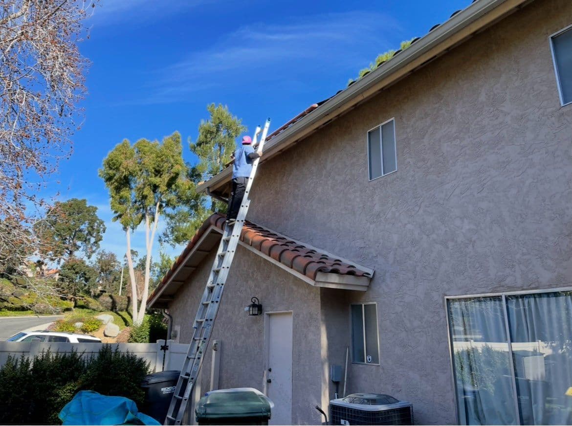 Gallery photos for Gutter Cleaning for Roof Longevity: Image #3